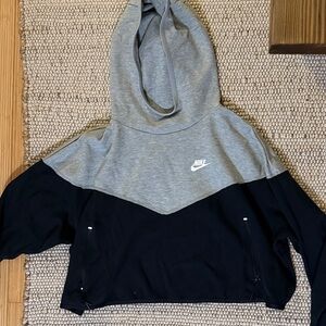 Nike Women’s cropped hoodie